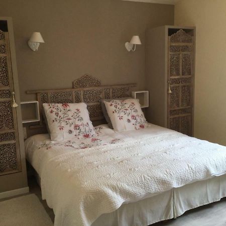 Les Secrets Du Mistral Bed & Breakfast Valensole Exterior photo