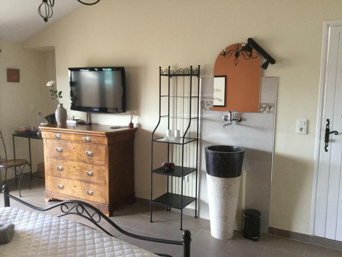Les Secrets Du Mistral Bed & Breakfast Valensole Exterior photo