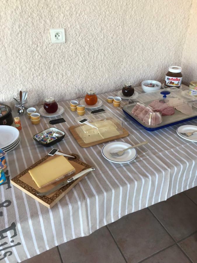 Les Secrets Du Mistral Bed & Breakfast Valensole Exterior photo