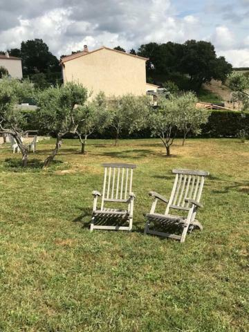 Les Secrets Du Mistral Bed & Breakfast Valensole Exterior photo