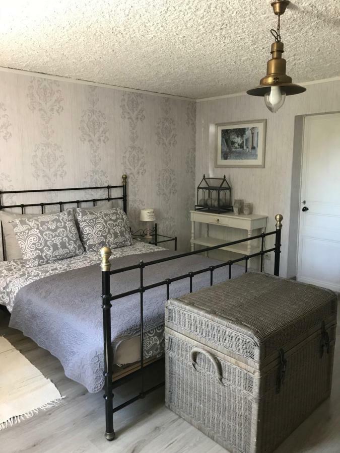 Les Secrets Du Mistral Bed & Breakfast Valensole Exterior photo