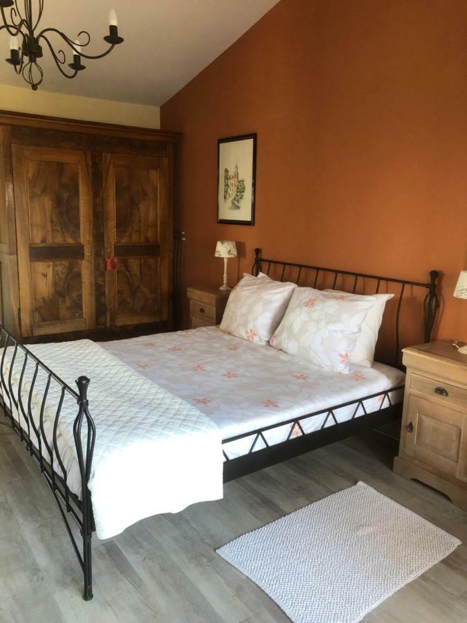 Les Secrets Du Mistral Bed & Breakfast Valensole Exterior photo