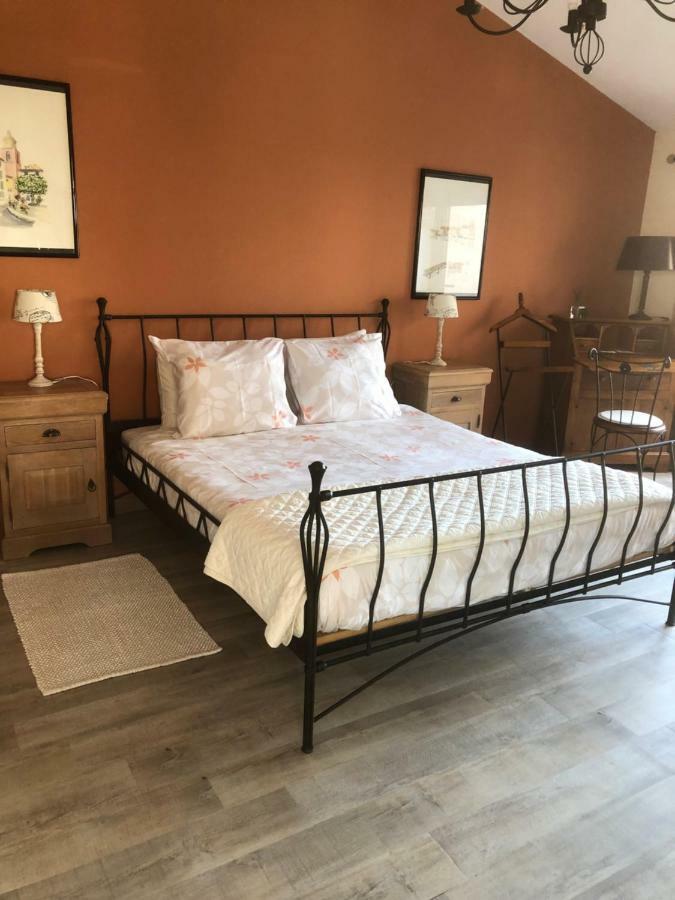 Les Secrets Du Mistral Bed & Breakfast Valensole Exterior photo